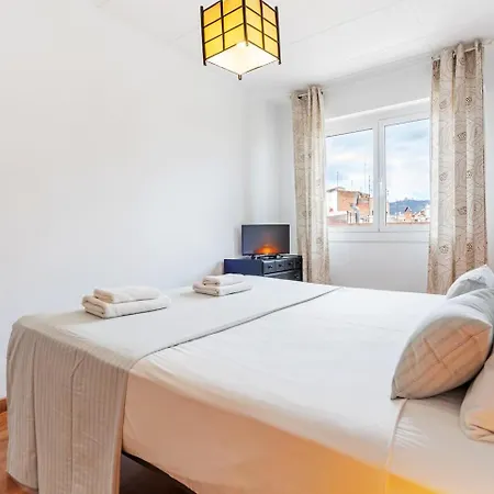 Daire Sunny 3br For 4 Iconic Terrace Views Barselona