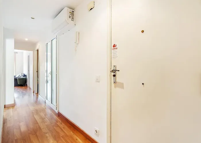 Sunny 3br For 4 Iconic Terrace Views Barselona