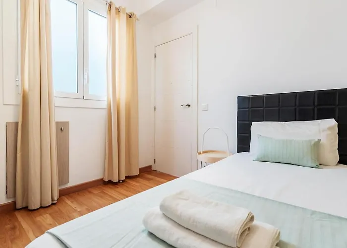 Sunny 3br For 4 Iconic Terrace Views Barselona